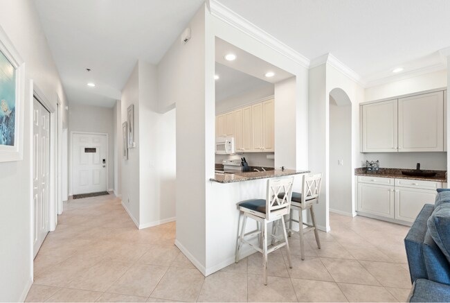 Kitchen and Dry Bar - 886 Park Ave