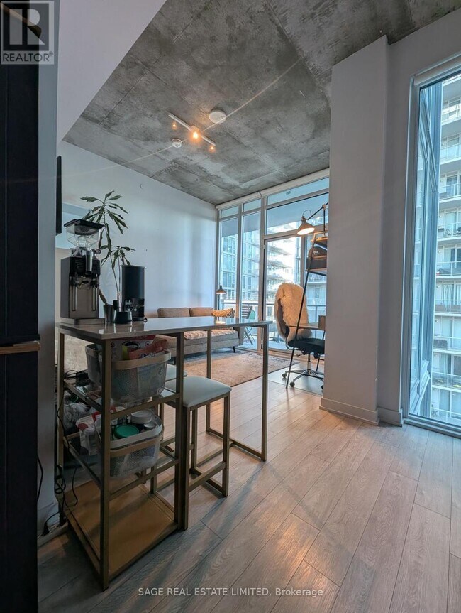 Building Photo - 15 Baseball Pl