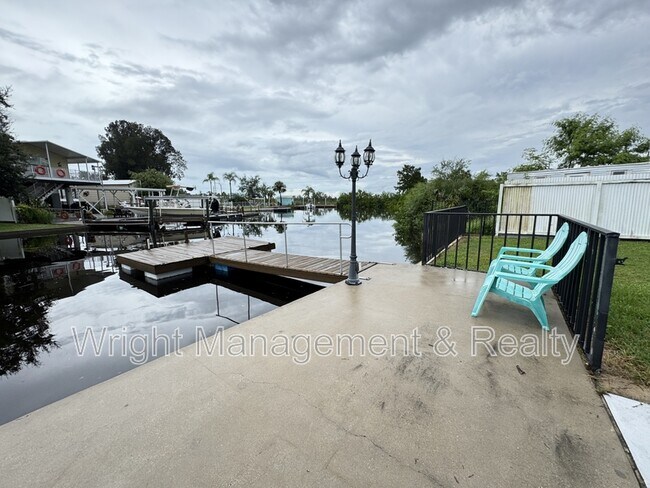 Foto del edificio - 14915 Old Dixie Hwy