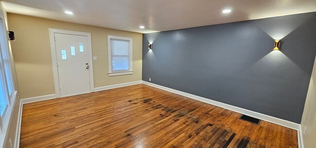 Building Photo - 5229 E Market St