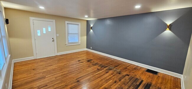 Foto del edificio - 5229 E Market St