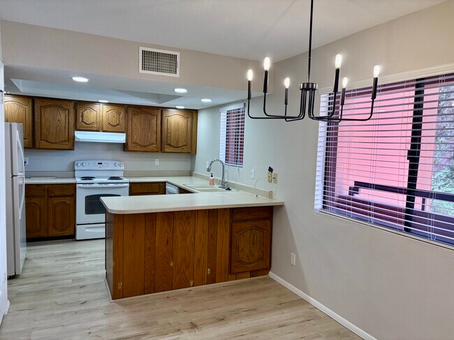 Foto del edificio - 12222 N Paradise Village Pky W