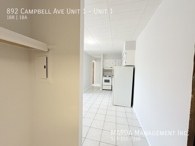 Building Photo - COZY 1 BED/1 BATH MAIN FLOOR -CLOSE TO U OF W + HYDRO!