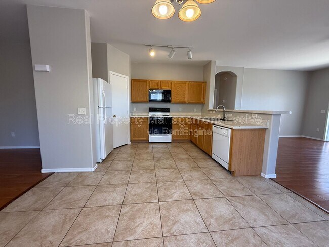 Foto del edificio - 8720 E Knowles Ave