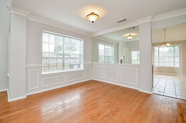 Foto del edificio - 1206 Green Knoll Dr