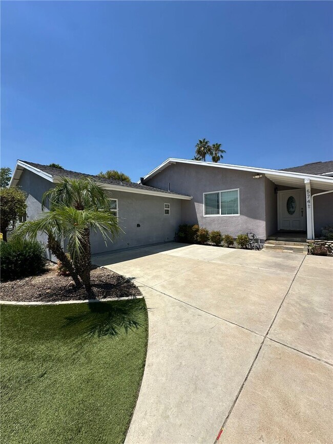 Building Photo - 5741 Larryan Dr