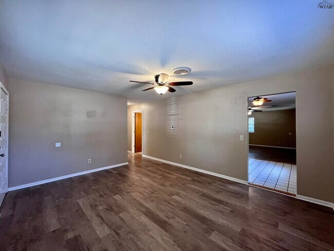 Foto del edificio - 4332 Faith Rd