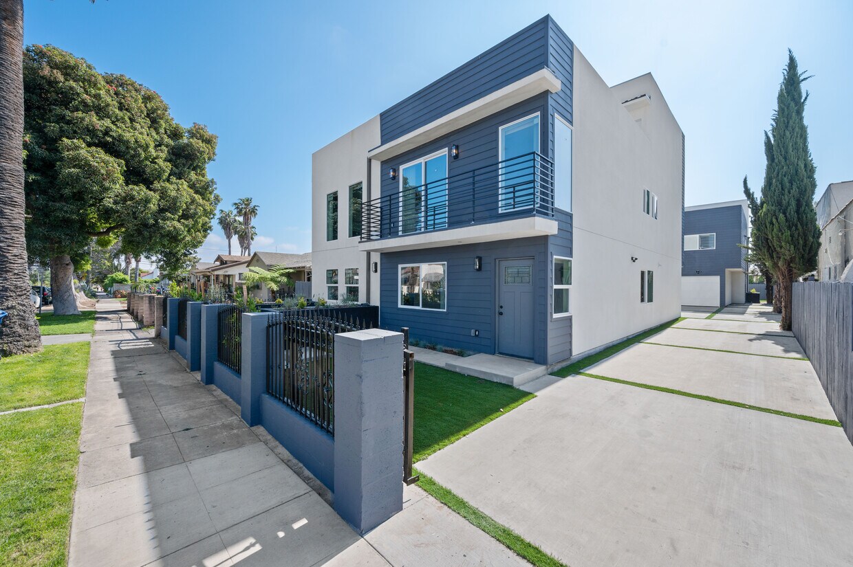 Front Entrance - 2937 West Blvd