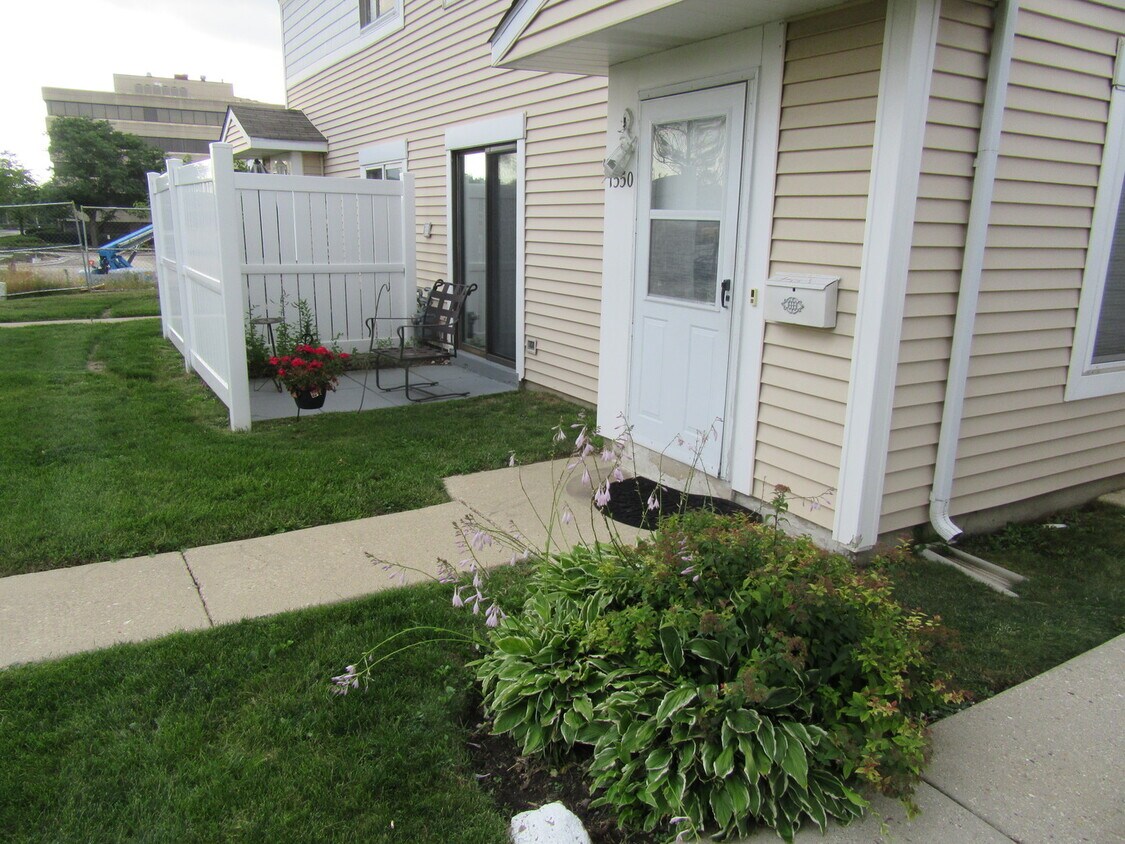 1550 Cornell Dr, Hoffman Estates, IL 60169 Townhome Rentals in