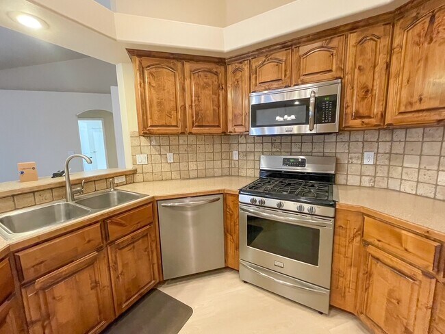 Building Photo - 14593 N Vintage Way