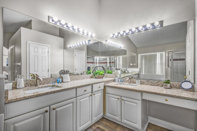 Foto del edificio - 4715 Cumbrian Lakes Dr