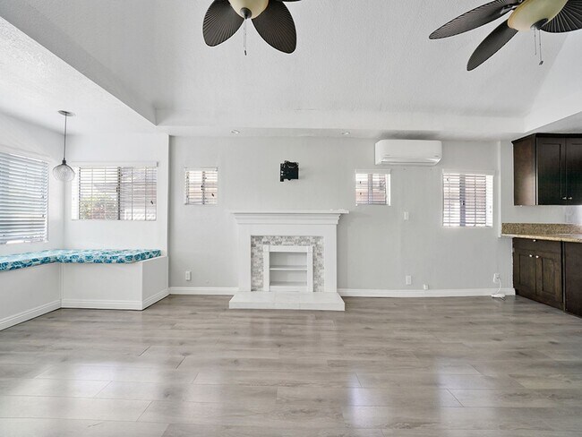 Building Photo - 126 E. Balboa Blvd.