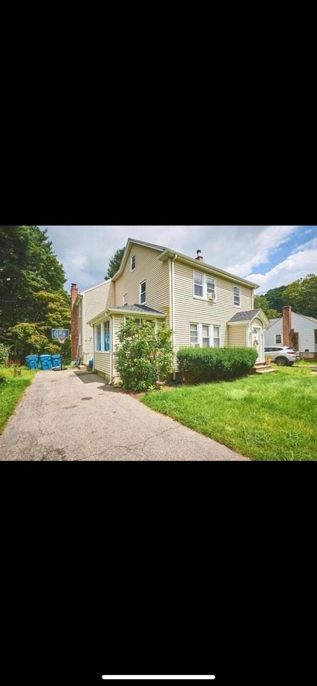 Unit B driveway & Entrance - 43 Dedham St