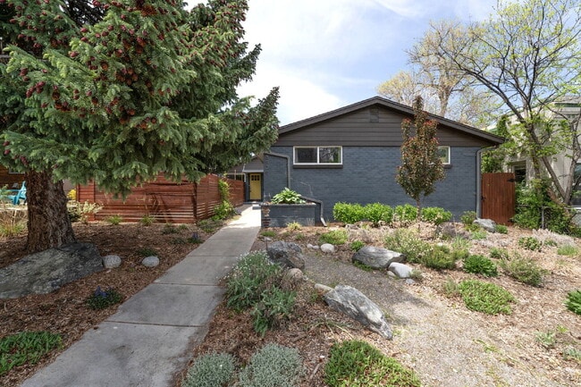 Photo - Beautiful 2-Bedroom Duplex with Granite Countertops & Hardwood Floors in the Heart of Denver! Apartment