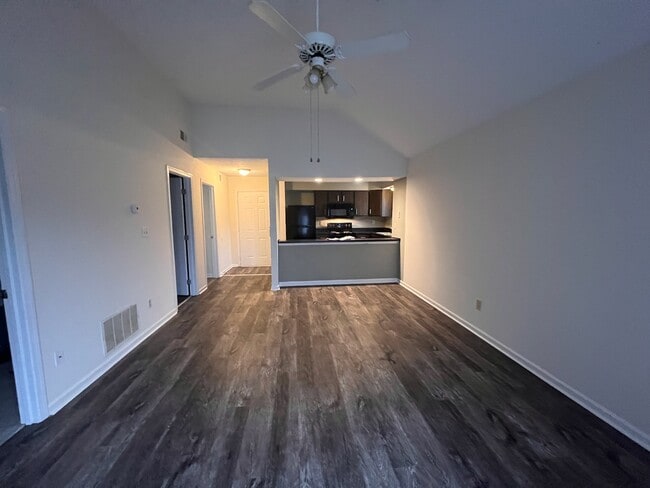 Vista de la sala de estar desde el balcón - The Villas of Pine Valley