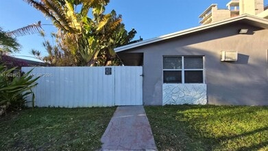 Building Photo - 1825 Scott St