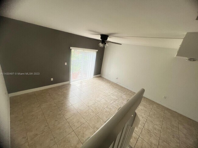 Foto del edificio - 10018 Hammocks Blvd