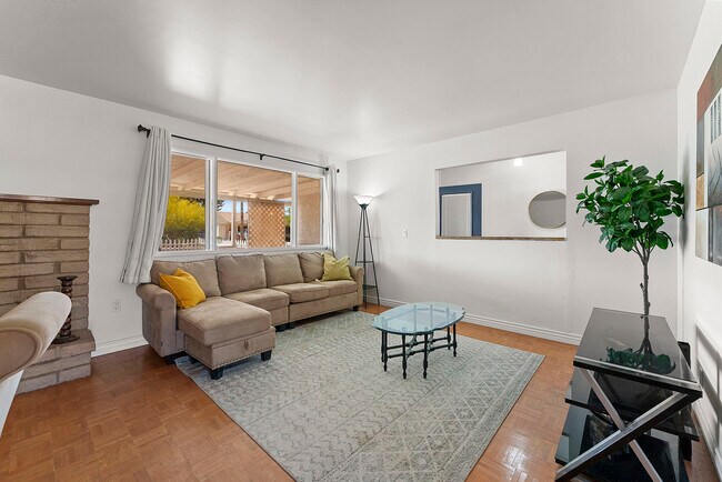 Foto del edificio - 701 N Central Dr