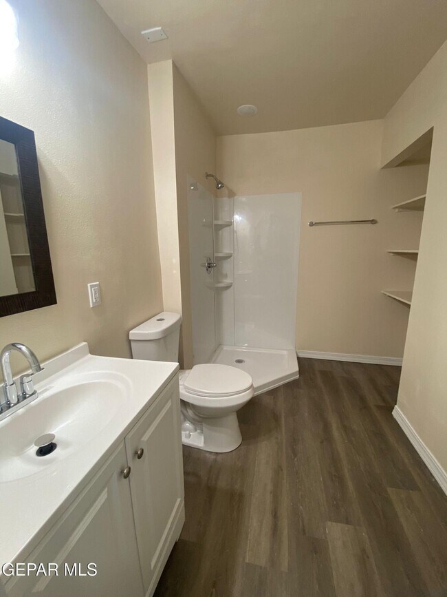 Building Photo - 6201 Escondido Dr