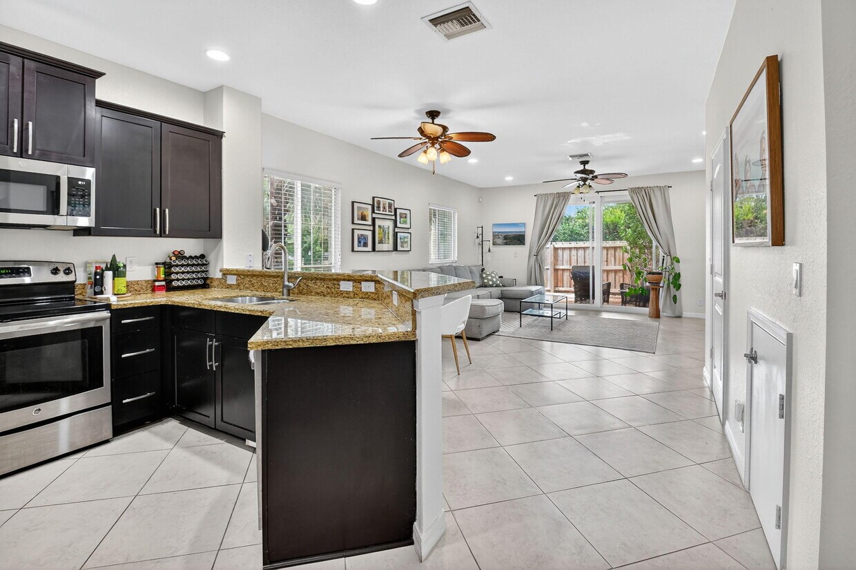 Foto principal - 2622 Webb Ave
