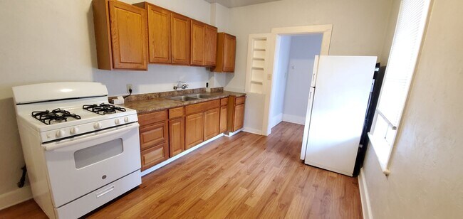 Foto del edificio - 332 S Webster Ave