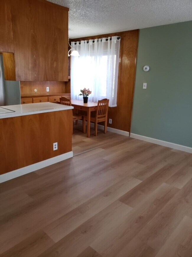 Foto del edificio - Pet-Friendly 1 BD | BA Duplex in Oakland