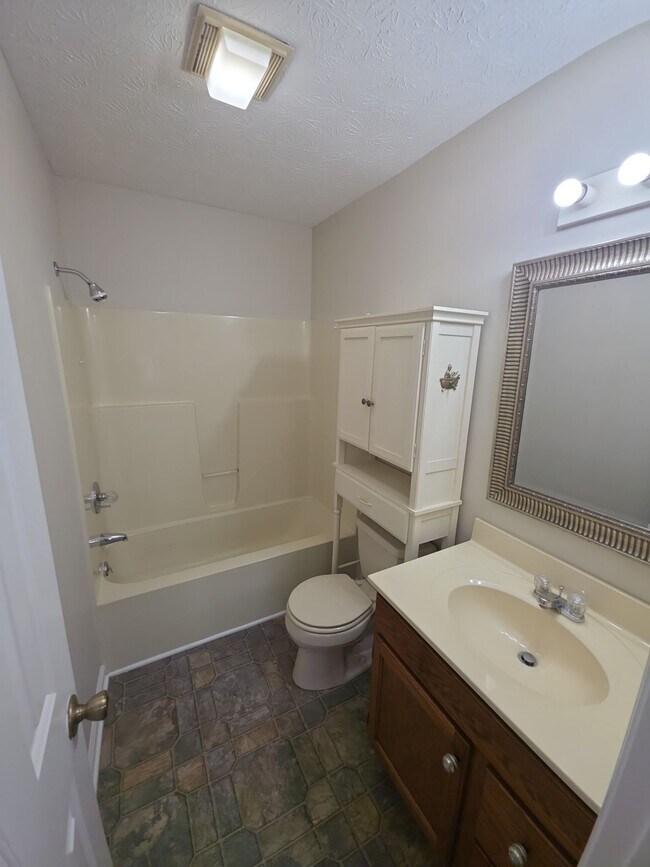 Building Photo - 83 Eastgate Cir