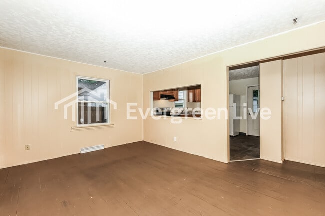 Building Photo - 124 E Lindberg Dr