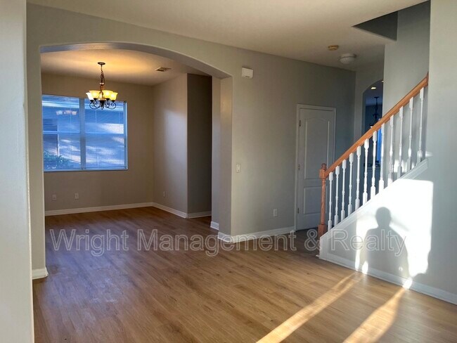 Foto del edificio - 7843 Foxgrove Dr