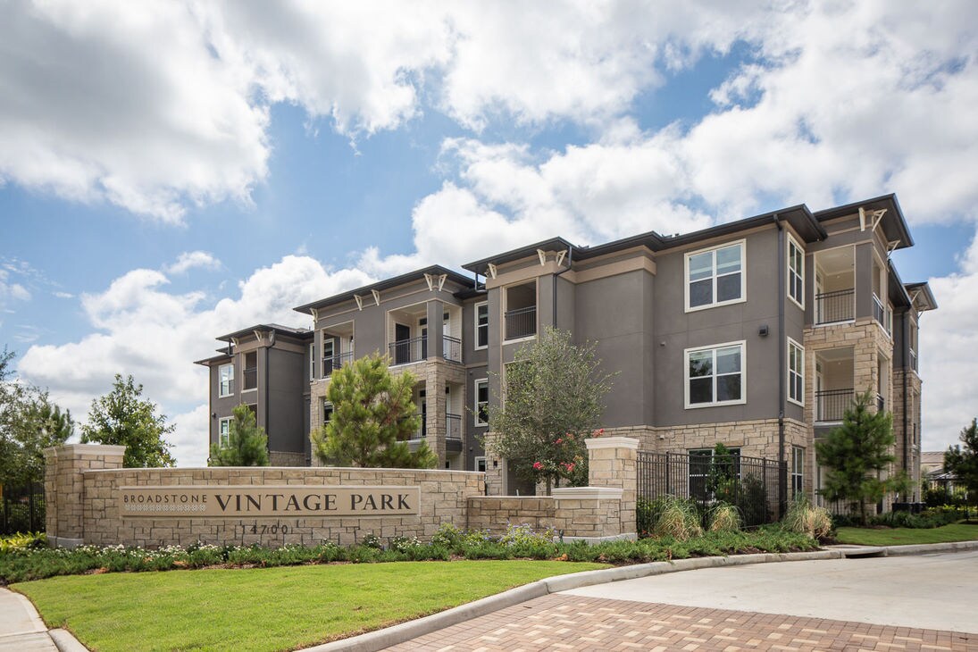 Broadstone Vintage Park Apartments in Houston, TX