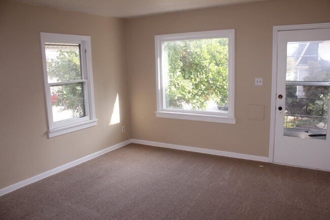 Foto del edificio - 5703 SW Corbett Ave