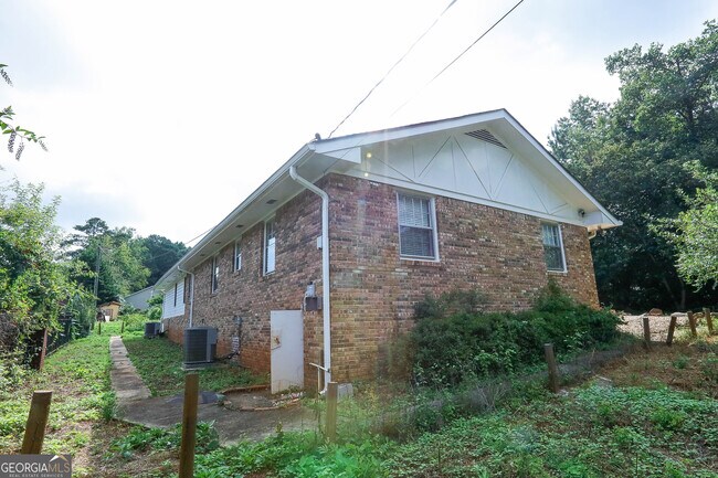 Foto del edificio - 2765 Collins Hill Rd