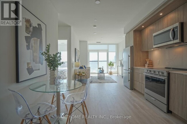 Building Photo - 20 Inn On The Pk Dr