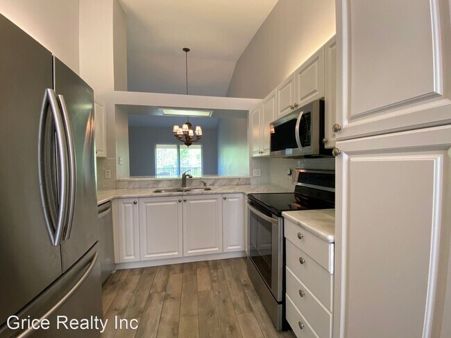 Building Photo - 377 Robin Hood Cir