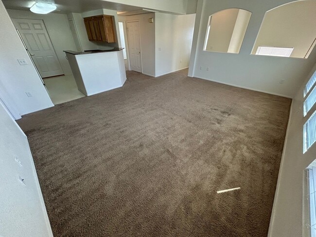 Building Photo - GREAT 2 BEDROOM CONDO IN NORTHWEST GATED C...