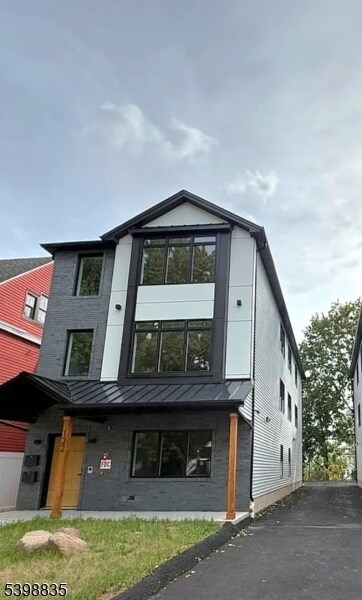 Building Photo - 122 Hollywood Ave