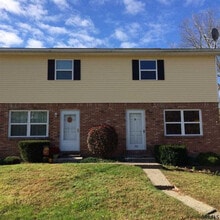 Building Photo - 496 Old Niskayuna Rd