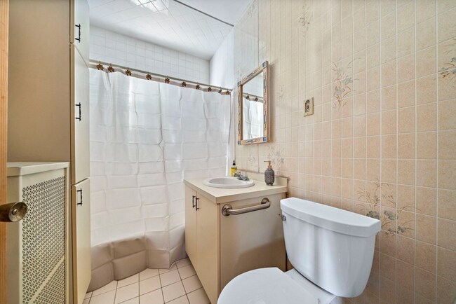 Building Photo - 68 Litchfield St