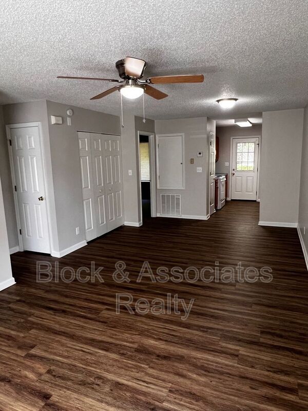 Building Photo - 718 Westbrook Ct