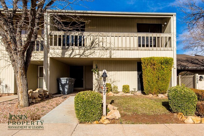 Foto del edificio - Great town home-Bloomington Country Club!