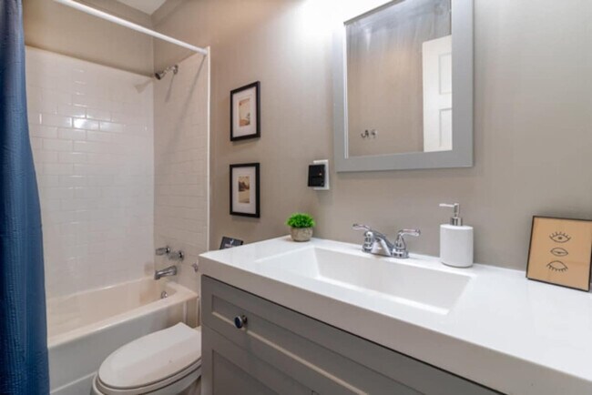 Foto del edificio - 3912 Crestview Dr