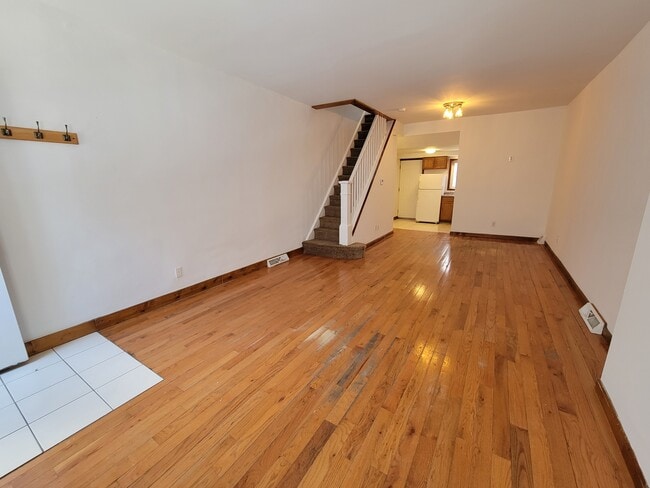 Building Photo - 2427 S Hicks St