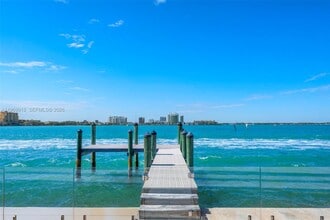 Building Photo - 1101 S Shore Dr