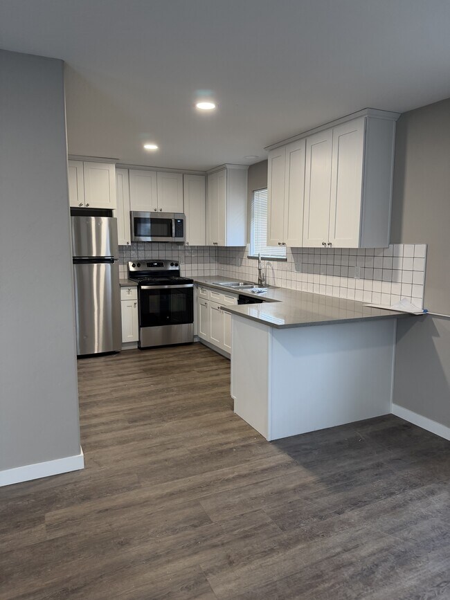 Building Photo - 1525 Baker St NE