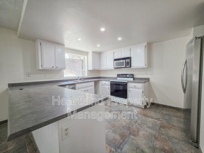Foto del edificio - 778 N Glen Oaks Dr