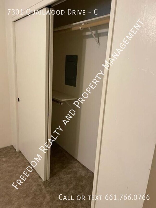 Foto del edificio - 7301 Quailwood Dr
