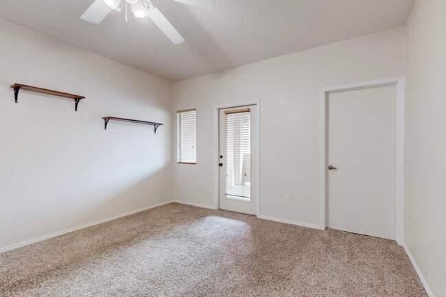 Foto del edificio - 6800 Vista Del Norte Dr NE