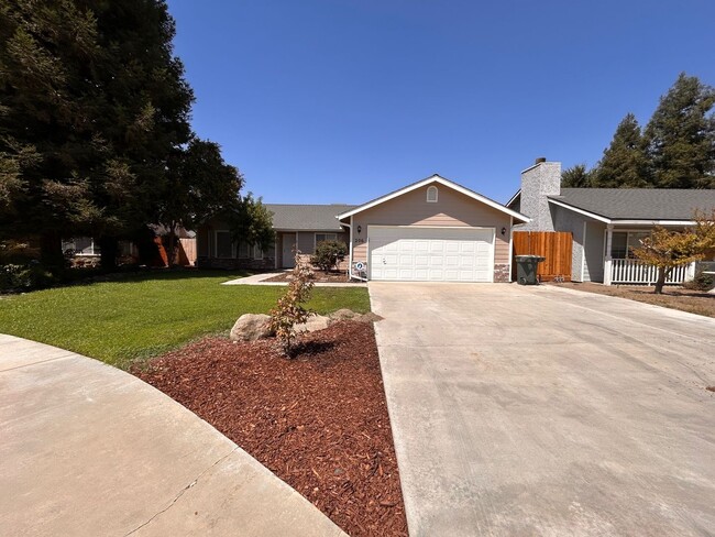 Building Photo - Nice home for rent in Visalia