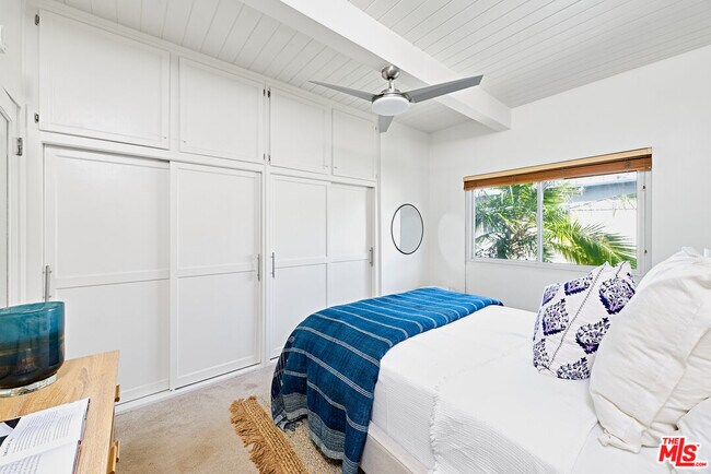 Foto del edificio - 2329 Kansas Ave