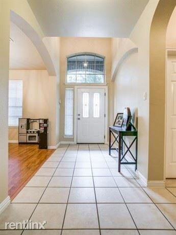 Building Photo - 5 br, 3 bath House - 221 Northwood Drive